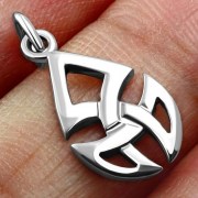 Tiny Silver Celtic Trinity Pendant, pn444